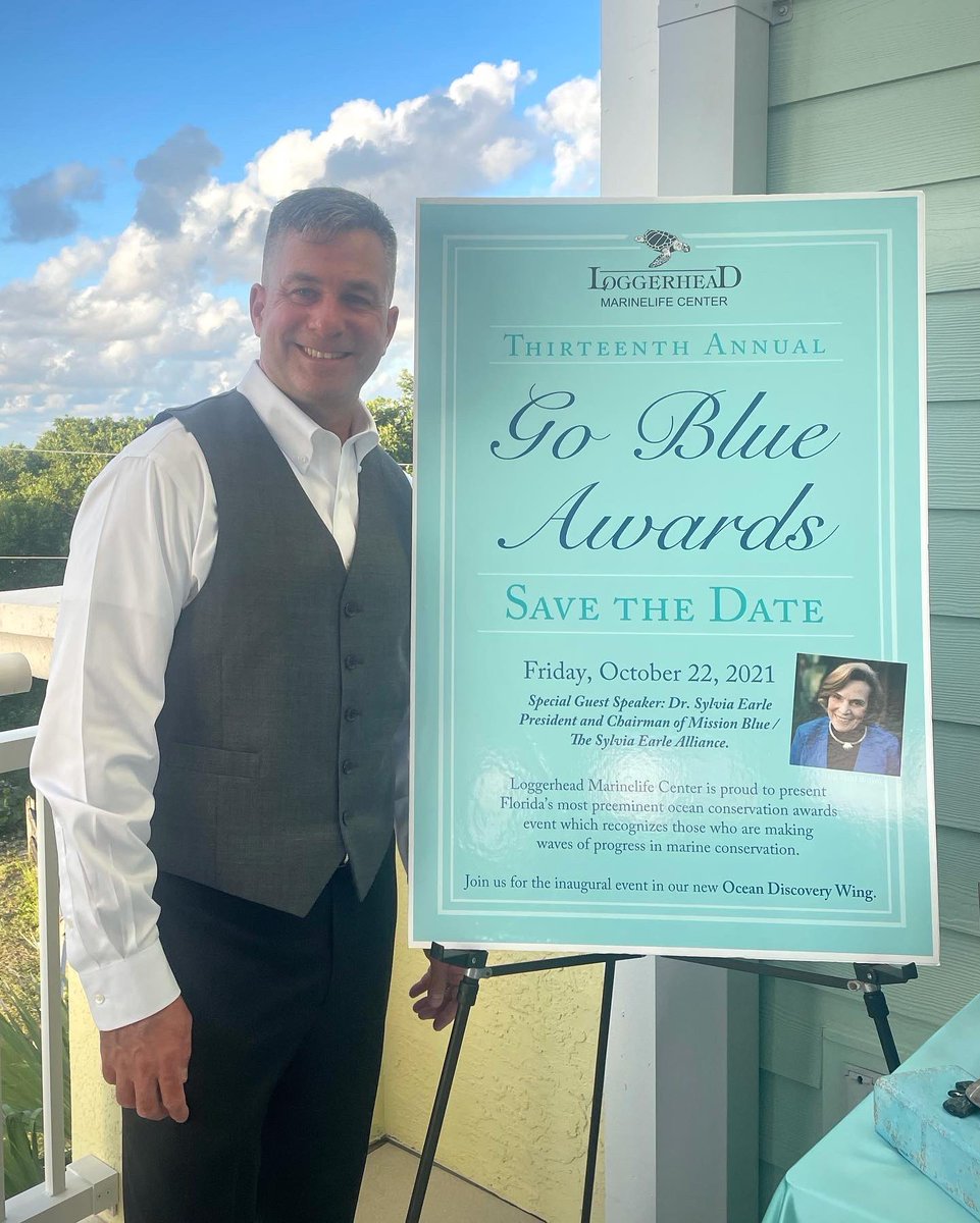SCUBA_tales's tweet photo. Spent the past two evenings @LoggerheadMC for the #GoBlueAwards 

@kylevanhoutan Lynn and the rest of the team and of course @SylviaEarle know how to put together a first-class event. 

I was honored to have been named a finalist.  Congrats to all, especially those who won! https://t.co/KVUFVRNRqg