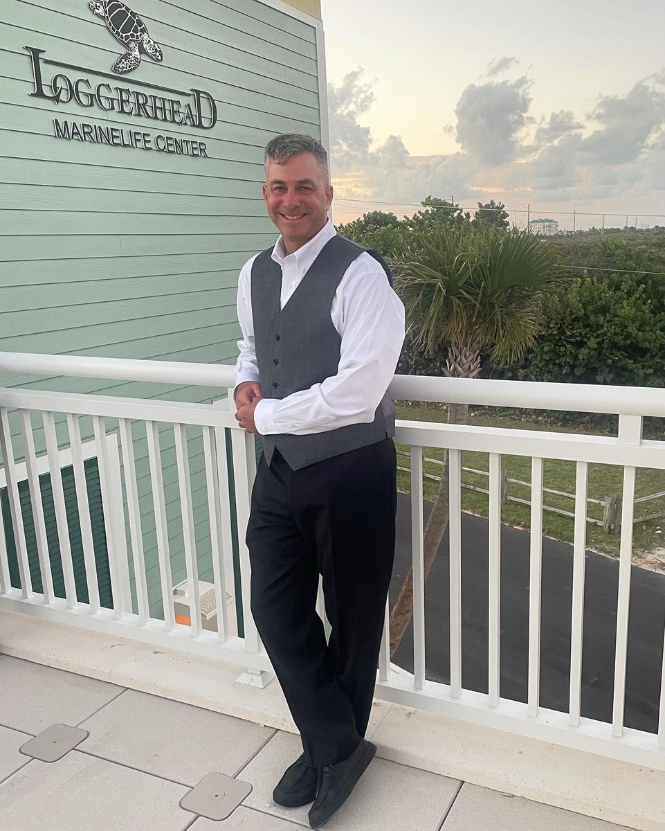 SCUBA_tales's tweet photo. Spent the past two evenings @LoggerheadMC for the #GoBlueAwards 

@kylevanhoutan Lynn and the rest of the team and of course @SylviaEarle know how to put together a first-class event. 

I was honored to have been named a finalist.  Congrats to all, especially those who won! https://t.co/KVUFVRNRqg