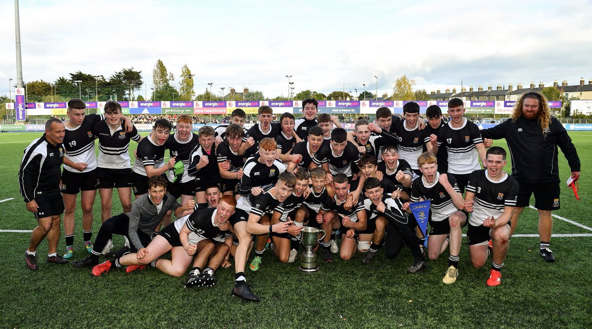 LeinsterBranch's tweet photo. 📷 | Check out the gallery from @NewCol_Official's @bankofireland #LSJC triumph yesterday. 👇

👉 : https://t.co/bSCwWZe1kE

#LeinsterRugby #FromTheGroundUp https://t.co/glV63eeh11