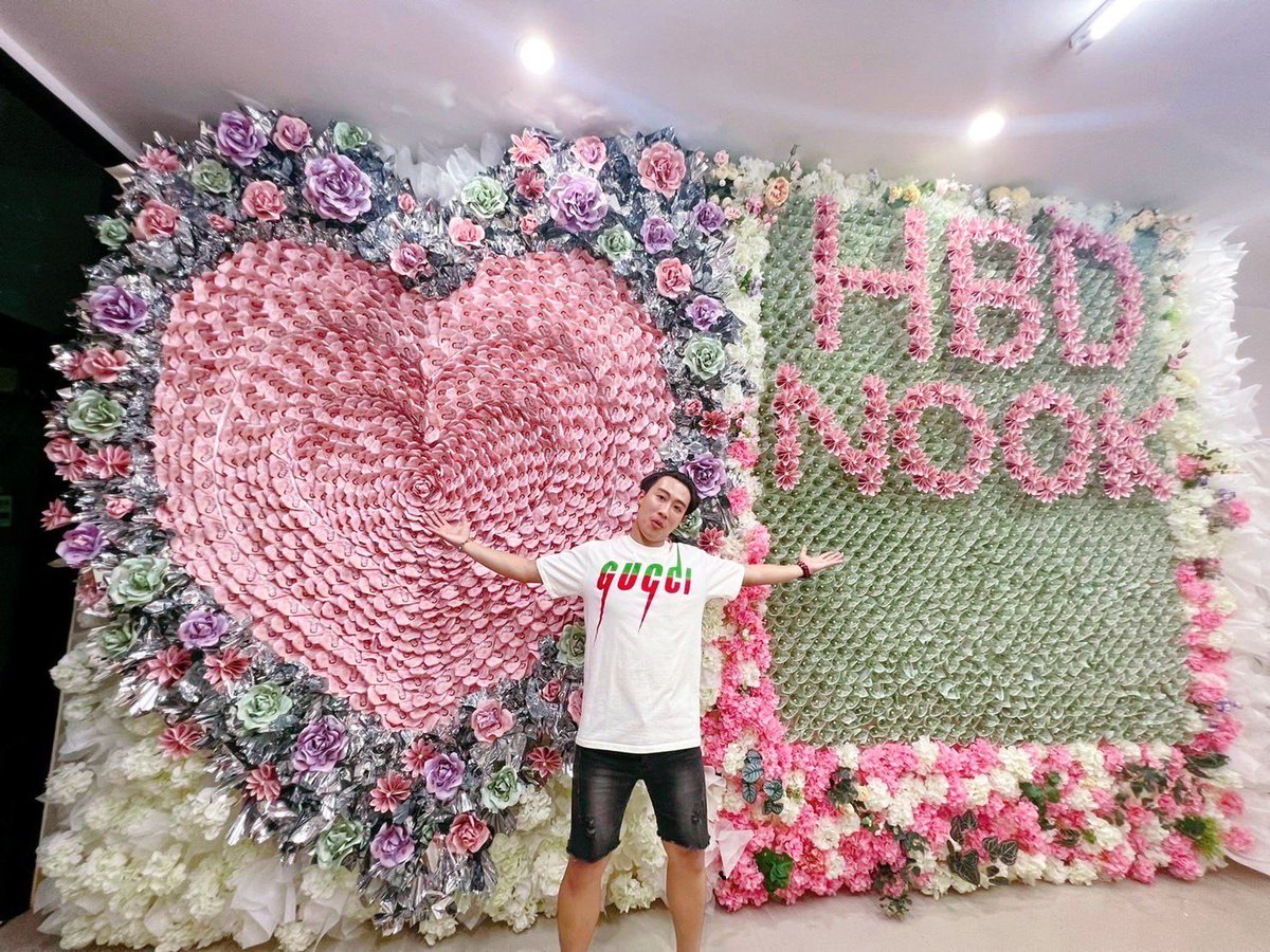 jajaflowers_'s tweet photo. คนโก้ กับผนังดอกไม้เงินของเขา… 💕

#นุ๊กธนดล
#เบิร์ดเดย์คนโก้
#พลังวิเศษxนุ๊กปาย
#นุ๊กธนดลคนโก้
#นุ๊กปาย

สอบถามรายละเอียดเพิ่มเติม
แอดไลน์ @jajaflowers (หรือกดลิงค์ที่bio)
https://t.co/OwTFGGAhyv

โทร 082-4614965

#jajaflowers
#jajaflowersfeelwonderful
#ความสดใสที่สัมผัสได้ https://t.co/ufHhPvfHSz