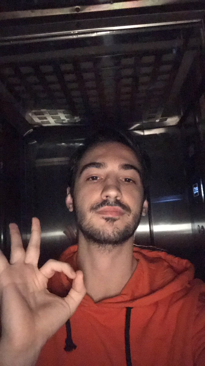 Asansörde kaldım elektrikler nerde amk