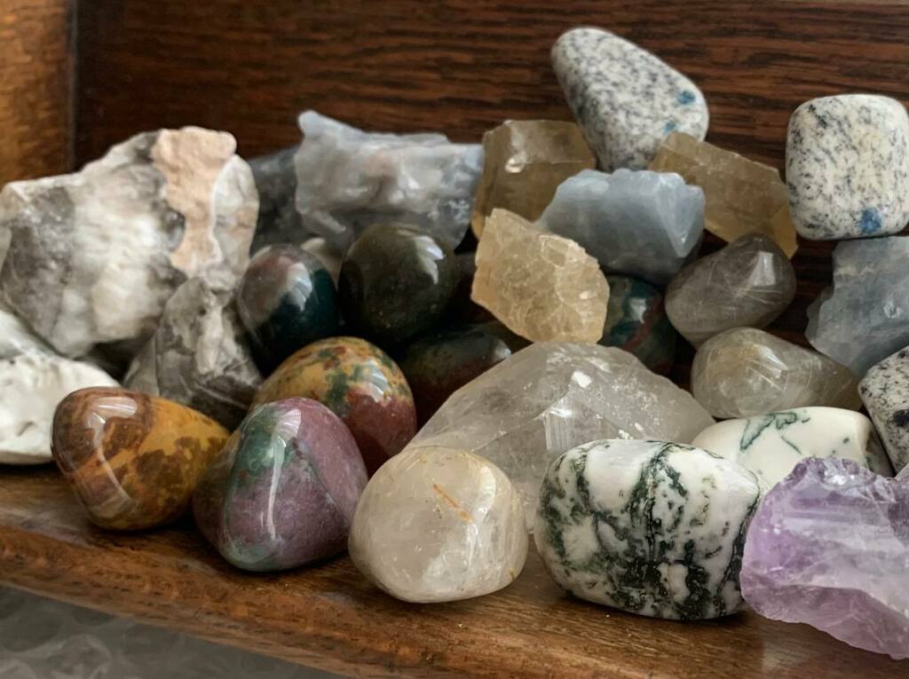 Mysticalhaven's tweet image. #Crystals I am sorting through a new delivery of rough and tumbled stones.
I will be bringing a selection with me tomorrow.
#K2crystal #TreeAgate #RutileQuartz #Calcite #Gypsum #Jasper #Moonstone #Selenite #SatinSpar .
10-3pm #SundayMarket #Bebington #PortSunlight #WhatsOnWirral