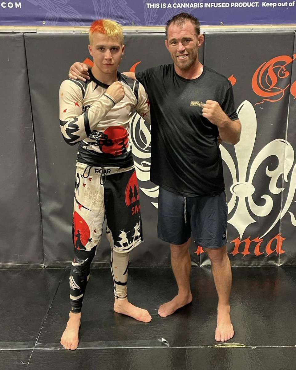 BlakeCombat's tweet image. Lost passion for watching every live event for a while because I trained full time this whole year. Been getting the itch to get my account going again and mingle with old friends so I’m back for this weekend. Fight news soon hopefully👊⚒