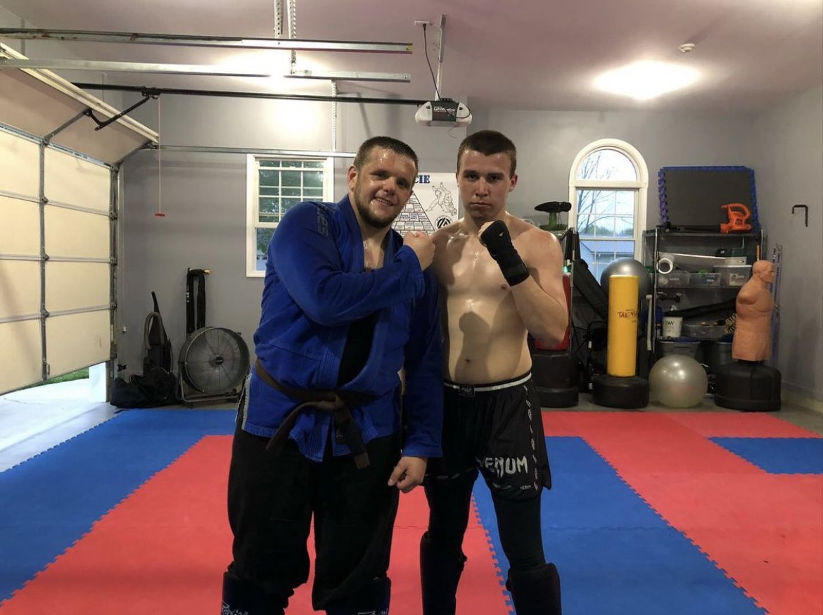 BlakeCombat's tweet image. Lost passion for watching every live event for a while because I trained full time this whole year. Been getting the itch to get my account going again and mingle with old friends so I’m back for this weekend. Fight news soon hopefully👊⚒