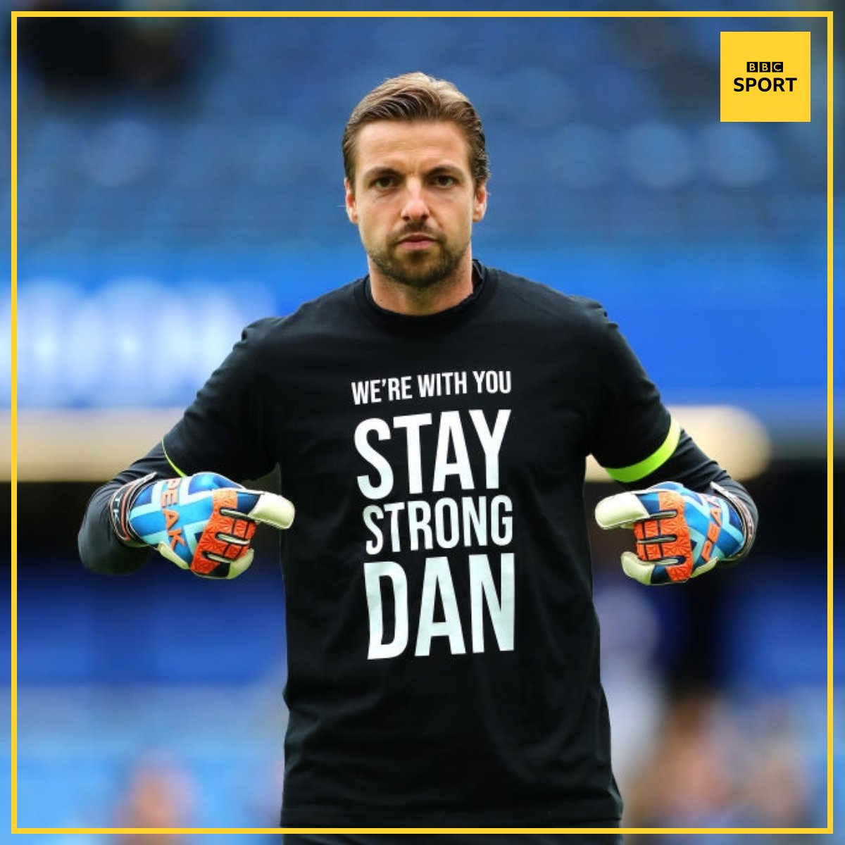 BBCMOTD's tweet photo. Class from the Norwich players, warming up at Chelsea with this message for Canaries goalkeeper Dan Barden, who has been diagnosed with testicular cancer.
👉 https://t.co/w13oMWufsX 
#ncfc #CHENOR #bbcfootball https://t.co/CNkFa1TWt0