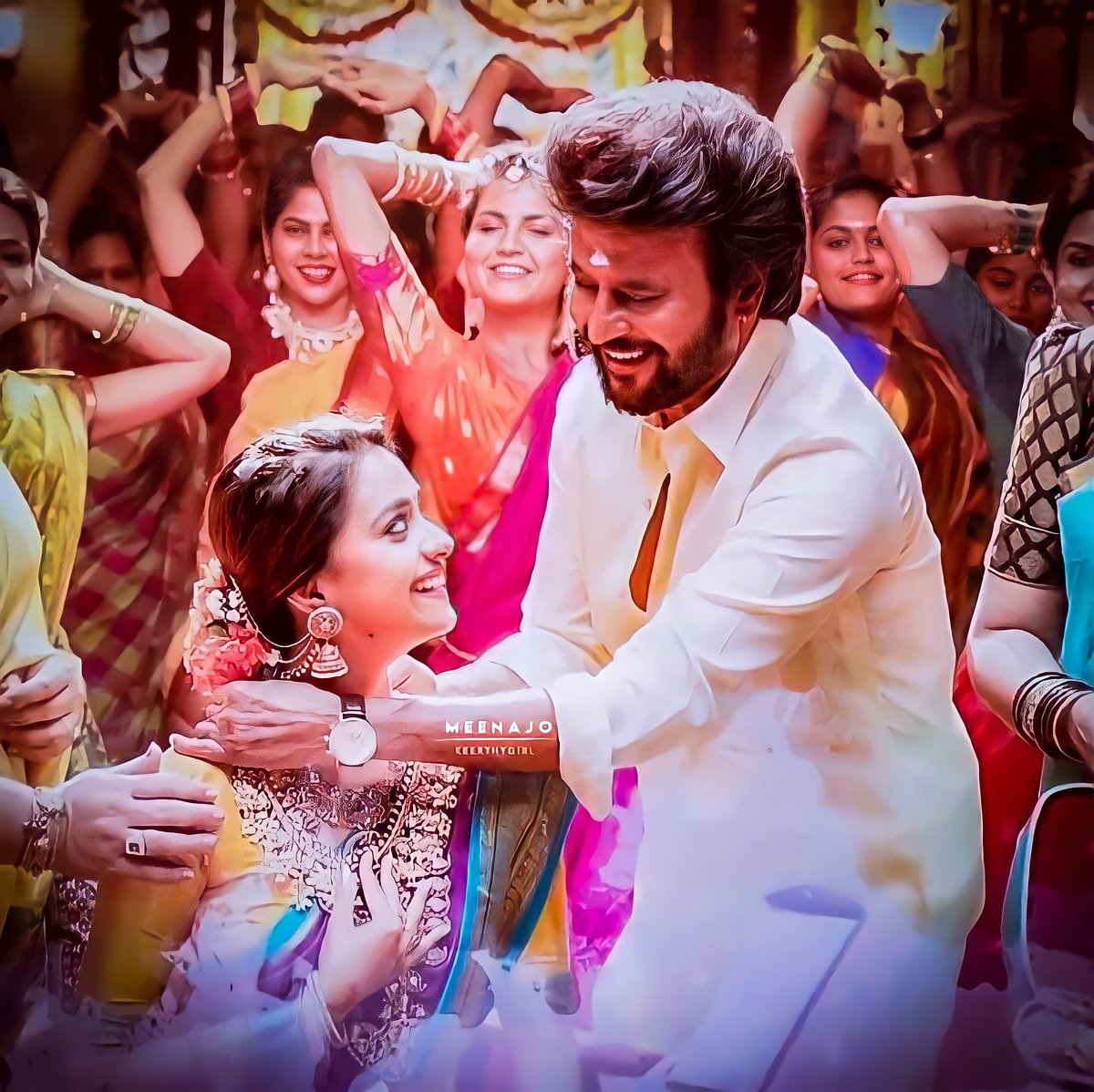 MeenaJo7's tweet photo. Favorite😍💕 frames of
Mine❤🤗🥰😘
@rajinikanth @KeerthyOfficial 💙
Expectations increasing on thalaivi character of this movie 💯🤗
Gd evening all.. , 🥰❤
#Annaatthe #Marudhani
#AnnaatthethirdSingle @MenakaSuresh4
#KeerthySuresh #Meenajo https://t.co/mkZgqEaIDi