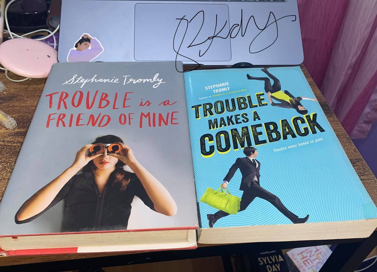 82KDY's tweet image. WTS LFB FICTIONAL BOOKS

－He's into Her S1 box
－Crossfire Trilogy Box
－Worthy 
－This is your Life, Harriet Chance!
－The Lion, the Witch, and the Wardrobe 
－Trouble is a Friend of Mine 
－Trouble Makes a Comeback 
－13 Little Blue Envelopes
－Baggage Check
－Sweetness #9