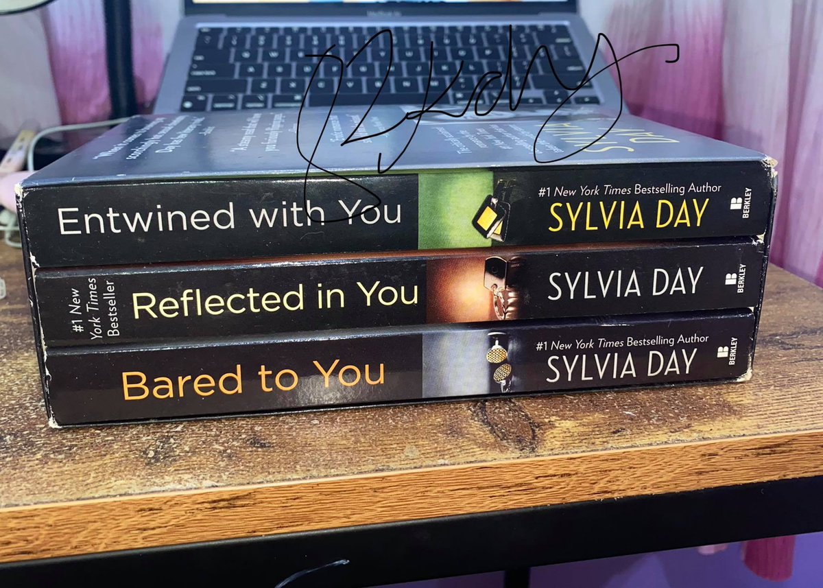 82KDY's tweet image. WTS LFB FICTIONAL BOOKS

－He's into Her S1 box
－Crossfire Trilogy Box
－Worthy 
－This is your Life, Harriet Chance!
－The Lion, the Witch, and the Wardrobe 
－Trouble is a Friend of Mine 
－Trouble Makes a Comeback 
－13 Little Blue Envelopes
－Baggage Check
－Sweetness #9