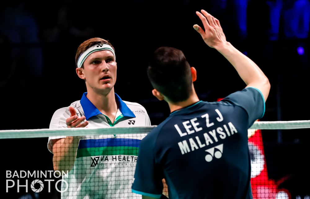 YonexAllEngland's tweet photo. Viktor Edges out Lee๐ฎ
Former Yonex All England Champions clashed at the Denmark Open as Viktor Axelsen edged past Lee Zii Jia 21-19 21-19 to reach the semi finals๐ฉ๐ฐ
#experienceworldclass https://t.co/xr4l26F9Ci