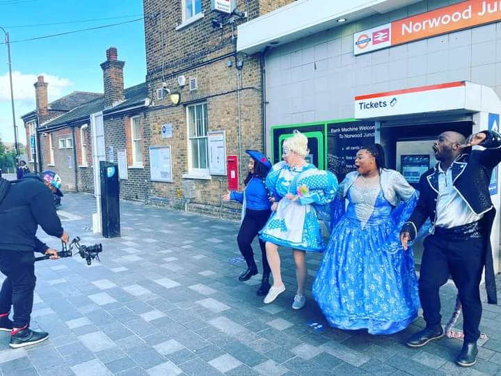 PetitePantos's tweet photo. What fun! Filming in South Norwood with the #DickWhittington cast! Can't wait to share the video! Big thanks to Simeon from @BirdGangltd for his talents and local businesses @Desmondcooper5, @Communitea_Cafe, @CraftBeerCab and @Stanley_Arts for joining in the fun! https://t.co/54WGLF0iAW