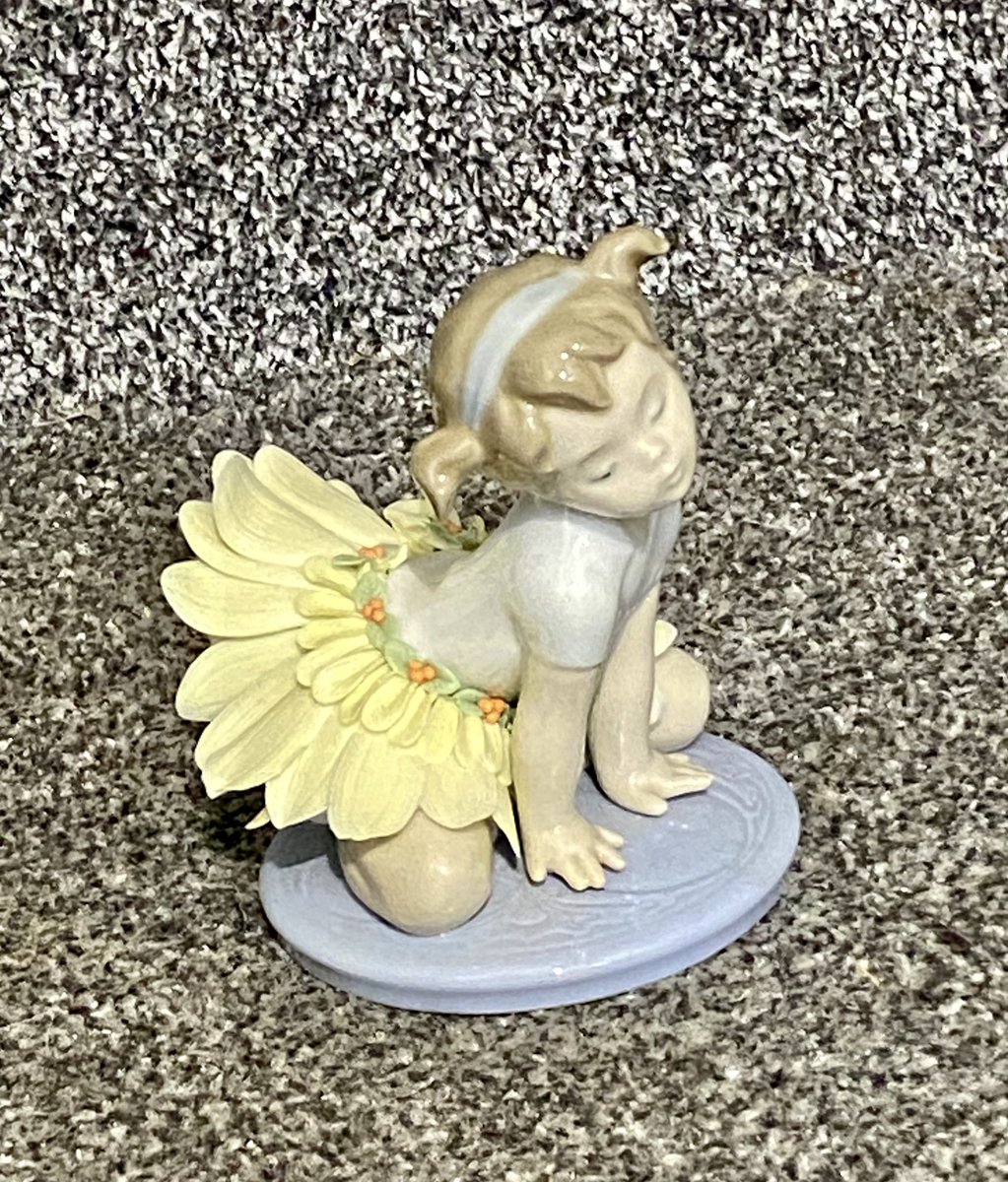 FeatonbysNE's tweet photo. Here are just a few of the amazing Llardo collection we have ready for this weeks Thursday auction.
- Petalos De Mayo- Oops Daisy 06691. Lot 6
- Que Bonita Es La Primavera- Fragrant Bouquet 010.05862. Lot 9
#Auction #item #Lladro #Takealook #auctionready #Thursday #sale https://t.co/42Q0SxsBkr