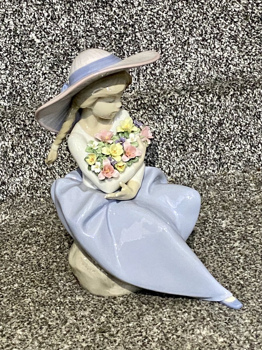 FeatonbysNE's tweet photo. Here are just a few of the amazing Llardo collection we have ready for this weeks Thursday auction.
- Petalos De Mayo- Oops Daisy 06691. Lot 6
- Que Bonita Es La Primavera- Fragrant Bouquet 010.05862. Lot 9
#Auction #item #Lladro #Takealook #auctionready #Thursday #sale https://t.co/42Q0SxsBkr