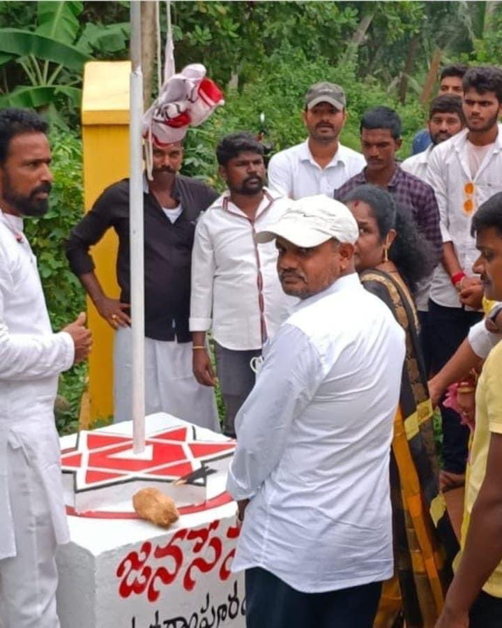 JSPVeeraMahila's tweet photo. శ్రీకాకుళం జిల్లా ఇచ్చాపురం నియోజకవర్గం కంచిలి మండలం, మాఖరాంపురం లో @JanaSenaParty జెండా ఆవిష్కరణ కార్యక్రమం లో పాల్గొన్న వీర మహిళలు, జన సైనికులు. 

#JSPForNewAgePolitics https://t.co/6e3mcT6110