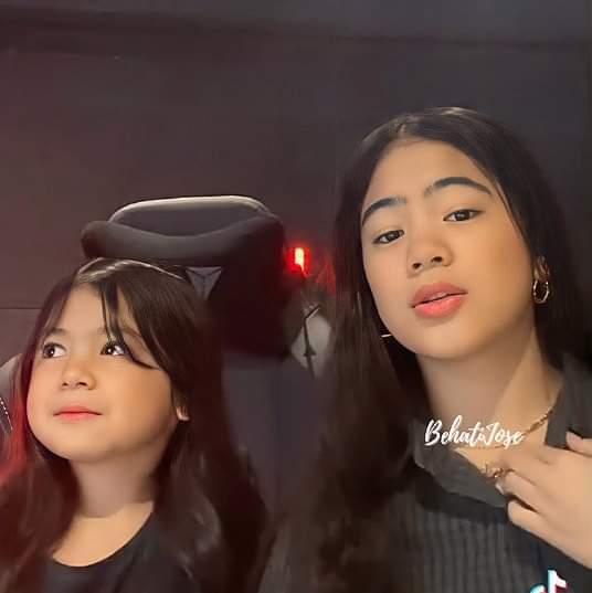 GVO_Mey's tweet photo. Natalia with her ate yana

Happy7thBirthday NataliaGuerrero https://t.co/Dz8oe8UES2
