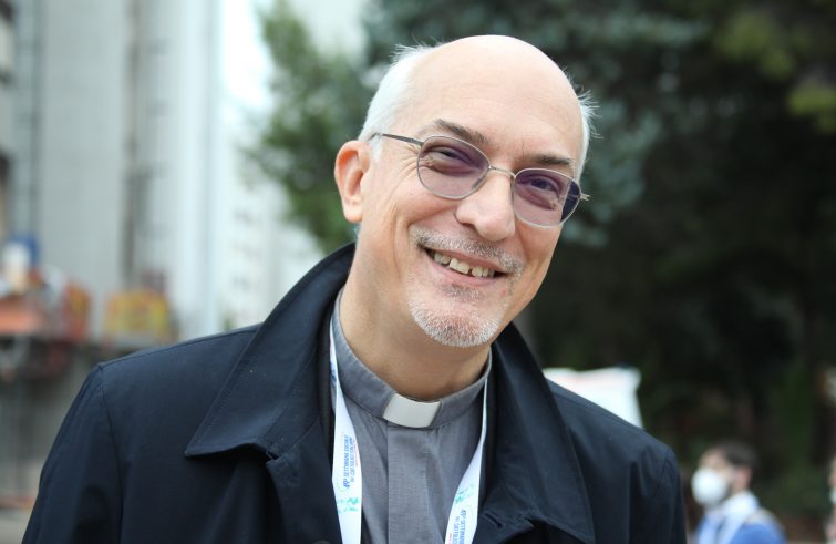 Settimana sociale. Padre Occhetta: 'con questa esperienza cerchiamo di coniugare il vangelo con i problemi del mondo' agensir.it/?p=955510 #tuttoèconnesso @settsociali