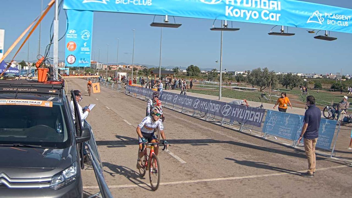 sltsport's tweet photo. 🚵🏼¡Hoy toca barro! 

Estamos en la 4ª jornada de la #ChallengeCVCX21 en #CXPicassent. 

Podéis consultar todos los resultados y tiempos por vueltas de cada categoría en nuestra página web: https://t.co/kKhWjiVjrV https://t.co/MDU0wWkU1x