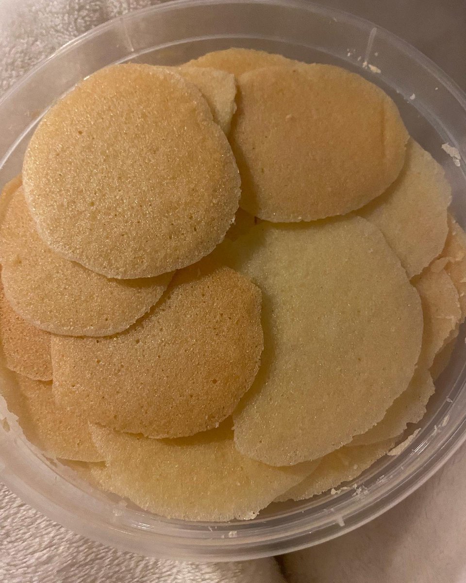 sharon_cuneta12's tweet photo. These are super delicious! Like very thin Lenguas de Gato. You have to try these!💖💖💖 https://t.co/ZyhJbqalLi