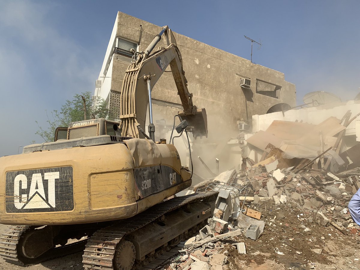 ضمن مشروع تنظيم ومعالجة الأحياء العشوائية
#أمانة_جدة تواصل أعمال الإزالة 5000عقار في حي غليل وبترومين جنوب #جدة