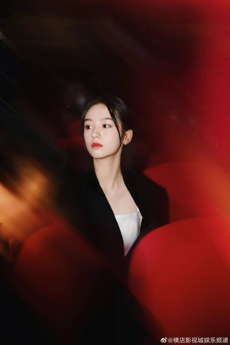 211023 — hengdian wenrong awards

© 横店影视城娱乐频道

「 #zhouye ♔ #周也 」