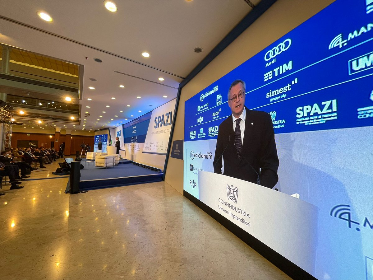 #23ottobre Mi considero fortunato a svolgere questo ruolo in un periodo così importante per il Paese, perché ho al mio fianco questo straordinario movimento dei <a href="/GIConfindustria/">GI Confindustria</a> #SceglierediCambiare #Spazi2021 <a href="/RiDiStefano/">Riccardo Di Stefano</a>