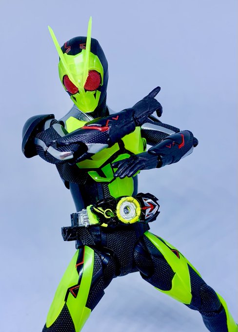 S.H.Figuarts一番くじ!
仮面ライダーゼロワンクリアver.
朝一で20軒近くセブンを探し回って聞き回って、午後入荷するお店から夕方買うことが出来ました!!
ゼロワン当てました!!
惚れ惚れするほどカッコイイ!! 