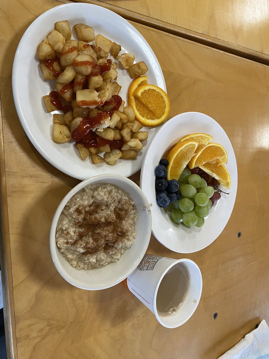 The first breakfast at <a href="/GaelicCollege/">Colaisde na Gàidhlig</a> in 2 years 😭🎉 Tha mi cho toilichte a bhith air ais 💖