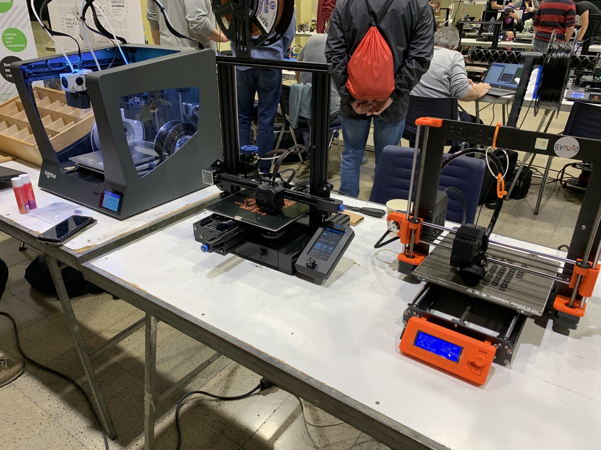 ¿No sabes que hacer en casa tirado en el sofa?
¿Te has acabado todo NETFLIX?
Vente al #extruderday2021