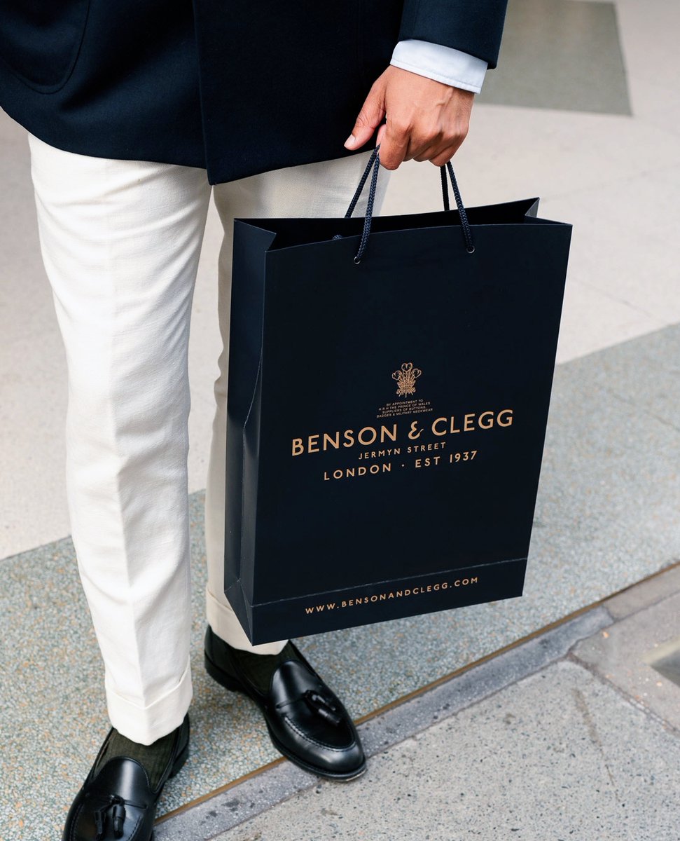 Who else is #shopping in St James's this weekend?

Can't visit us in person? Don't fret. You can shop with us online and have your order sent straight to your door, wherever you are in the world.⁠

Shop online 24/7 at l8r.it/XpQw

#BensonAndClegg #weekend