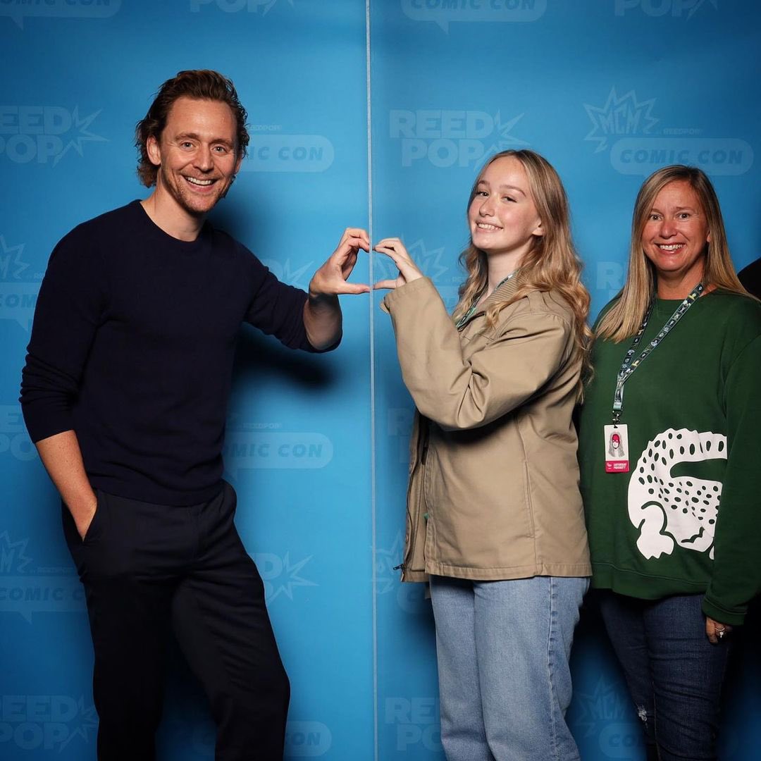 LokiSerieBR's tweet photo. Fotos de Tom Hiddleston com fãs! (1/2) https://t.co/GT5OC0d7or