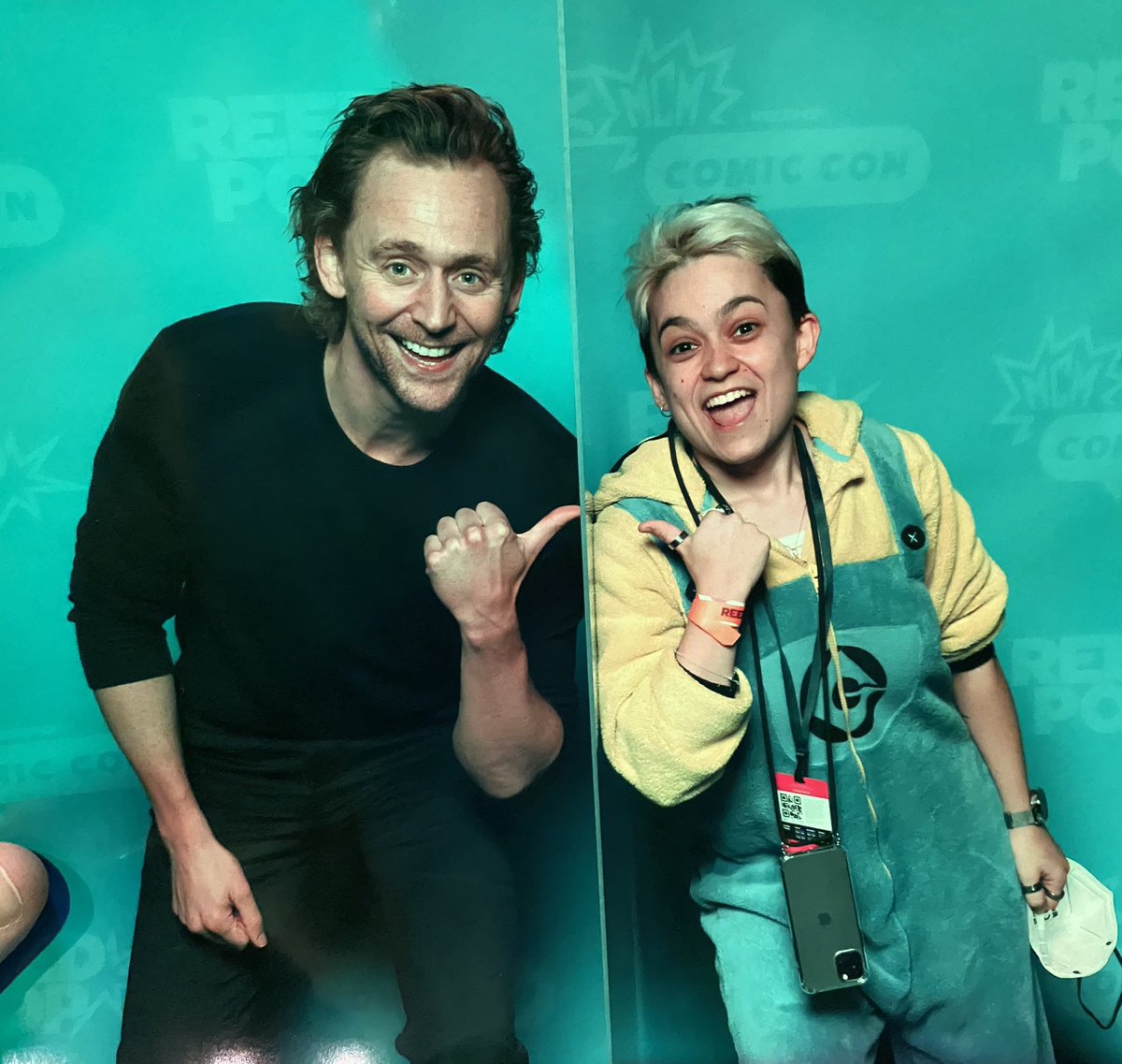 LokiSerieBR's tweet photo. Fotos de Tom Hiddleston com fãs! (1/2) https://t.co/GT5OC0d7or