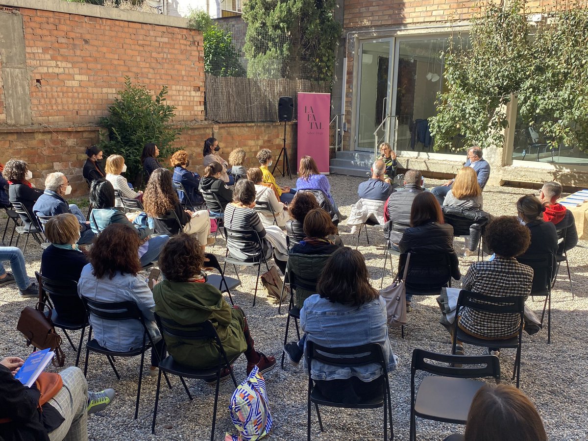 LaFatal_'s tweet photo. #MariaPortella: “L’autista és un peix d’aigua dolça en aigua salada. El que més ajuda als adolescents autistes és que la gent del seu voltant sàpiga què és el que els passa”.
Per això aquest llibre és tan important.
Sensacional, la sessió d’aquest matí!
💜💜📚📚 https://t.co/yo2CyB0klm