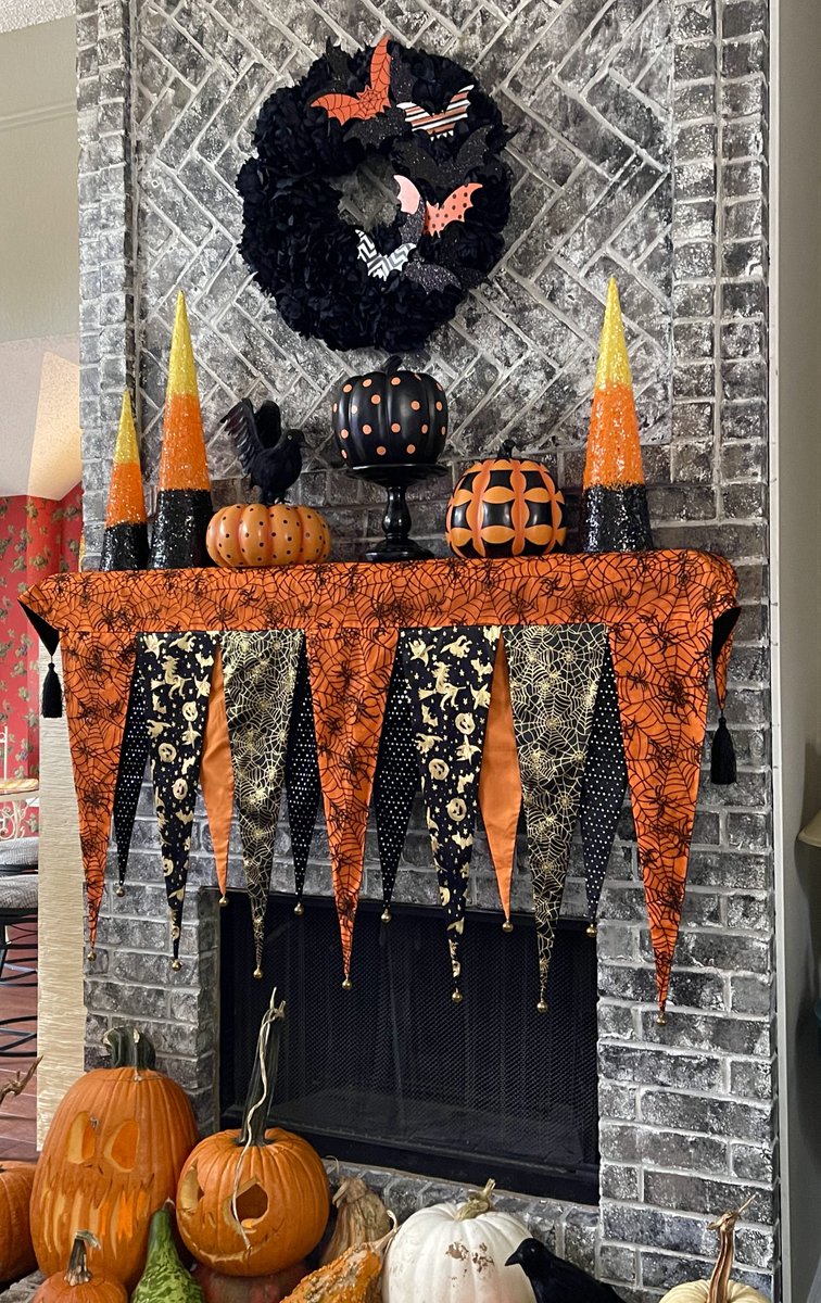 toddboat's tweet photo. Props for a Halloween tv news shoot 🎃⁦@GrandinRoad⁩ #halloween2021 https://t.co/sAisf9Np1b