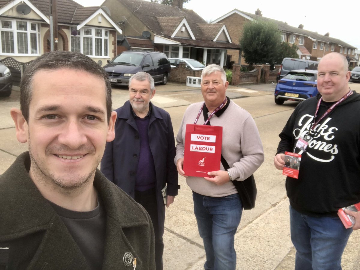 DandR_CLP's tweet photo. The team out on the #LabourDoorstep in #BeamPark this morning. Lots of support for @MattyThePadMan @mckeever_trevor - bring on May 2022! https://t.co/4VzlXlz0fo