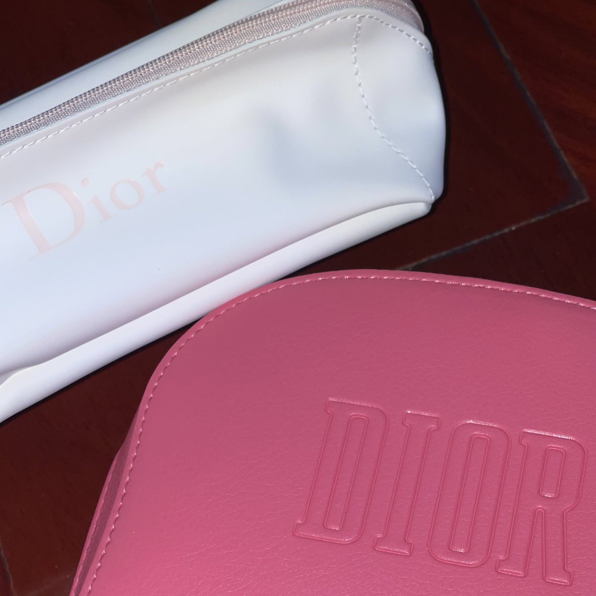 ค้นเจออย่างละ 1 ใบค่า เเจกไปเลยประกาศผลวันจันทร์ 📸 retweet+follow ค่า