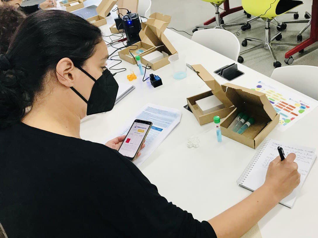 XuvenCiencia's tweet image. O montaxe dos kits #Fotometrix para os nosos cursos de metodoloxía científica no @CAFIgalicia e @CfrPontevedra foi un gran traballo en equipo coa axuda de @makerslugo e @ElectroComp_es ! Moitas grazas! @XuvenCiencia @UniversidadeUSC @CampusTerraUSC