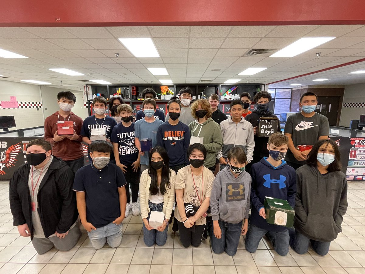 kraemerscience's tweet photo. Hudson transportation class learning about logistics and distribution systems. #ShiptheChip to Webb MS and back. Who will have the chip come back as one piece?@gisdnews @ambermhope @Hudson_Hawks https://t.co/rpkOxMSQFk