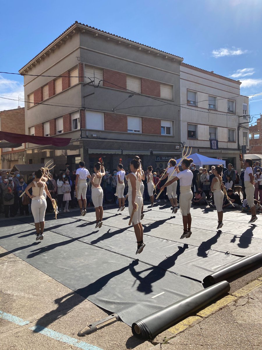 EsbartManresa's tweet photo. El grup 2.0 ha presentat un tastet de #Festejant a la Fira @Embarrats de Sant Joan de #Vilatorrada! https://t.co/jAHIipYHgO