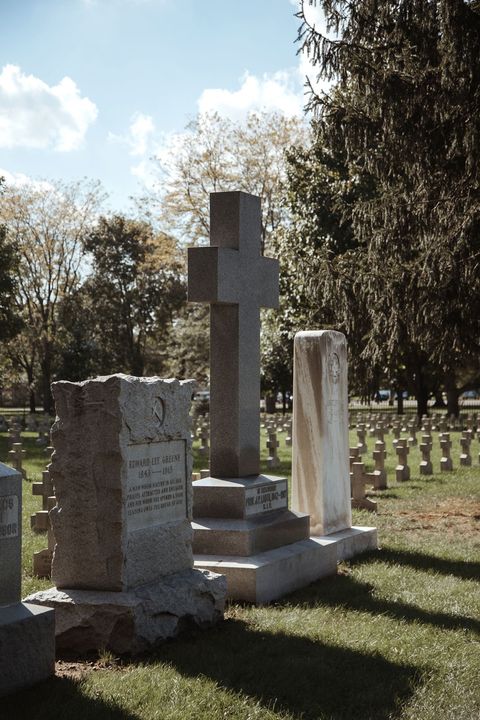 CSCVocations's tweet image. This week&apos;s cross is from Holy Cross Cemetary in Notre Dame, Indiana, the final resting place of many Holy Cross priests and brothers. 

May we always see the hope that Christ&apos;s cross promises each of us. Ave Crux Spes Unica ~ Hail the Cross, Our Only Hope.