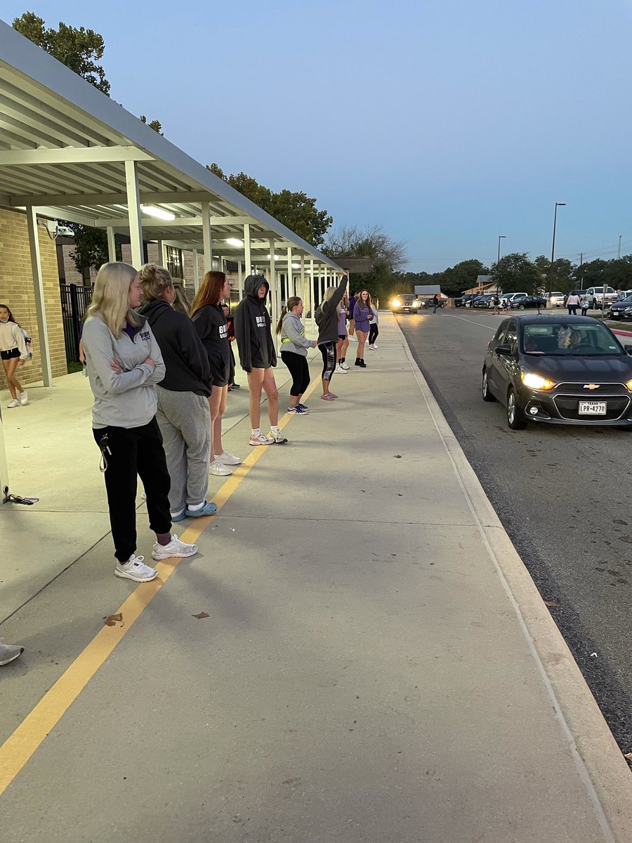 PettibonTisha's tweet photo. Want to get your morning started right? Spend some time with our Curington Cougars and Fabra Falcons! Enjoyed the morning with our elementary students!😍🏐 https://t.co/1cd5gdBpgb