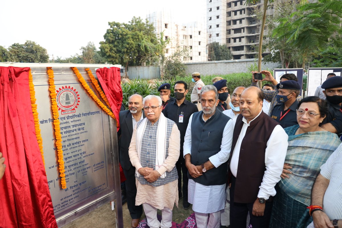 JCBoseUST's tweet photo. Haryana CM @mlkhattar laying the foundation stone of #DeendayalUpadhyay #KnowledgeResourceCentre, planting a sapling & taking stock of development project at @JCBoseUST
@cmohry @DiprHaryana @DIPRO_Faridabad https://t.co/OEhojX3QSL