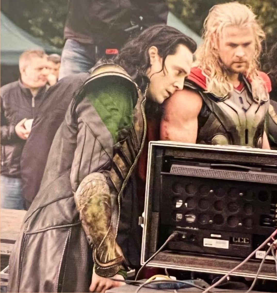 RT @archiveloki: old/new loki and thor bts in avengers (2012) https://t.co/ddiDPEV0IJ