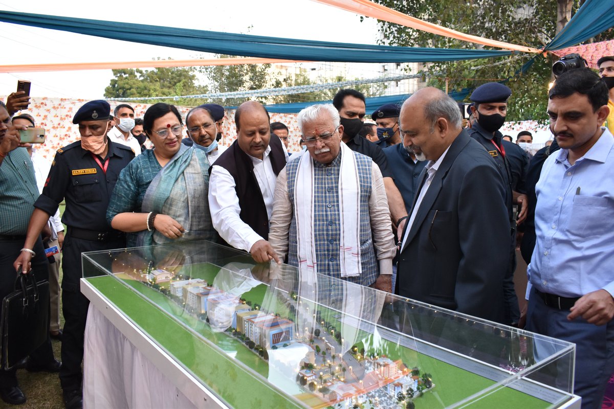 JCBoseUST's tweet photo. Haryana CM @mlkhattar laying the foundation stone of #DeendayalUpadhyay #KnowledgeResourceCentre, planting a sapling & taking stock of development project at @JCBoseUST
@cmohry @DiprHaryana @DIPRO_Faridabad https://t.co/OEhojX3QSL