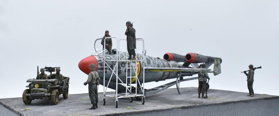 GaishiS's tweet photo. Wunderwaffe
Combo of FW Triebflügel from Miniart [40005] and Junkers Ju EF-126 from Das Werk [DW32001]
Alpine miniatures figurines [35095, 35171, 35186, 35262]
Jeep Willys from Tamiya [35219] with Mantis miniatures  accessories [MAC12] https://t.co/hl8OUdgv5A