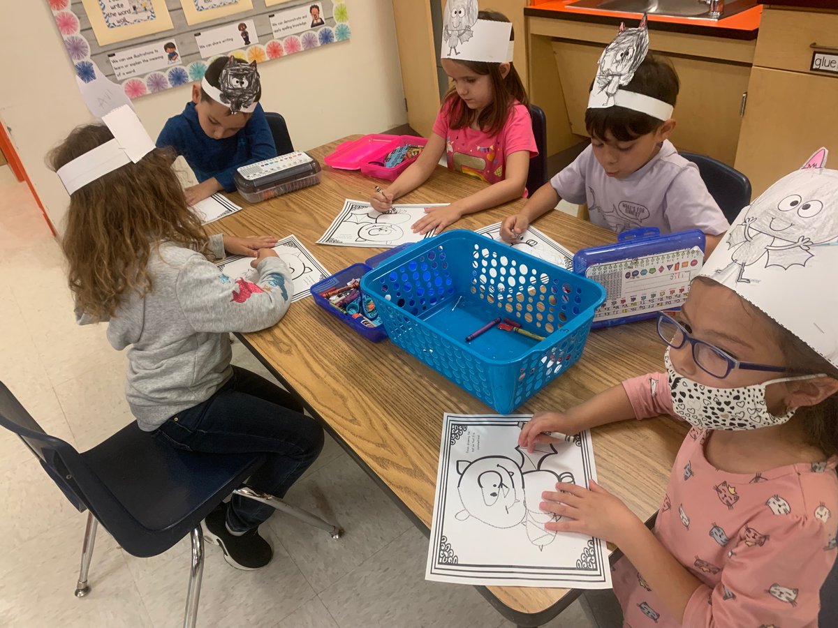 MrsMickan's tweet photo. We were having a lot of fun learning about bats 🦇 this week!  #whatAdistrict @LampasasISD @LampasasTCE https://t.co/zjuqDGfKNv