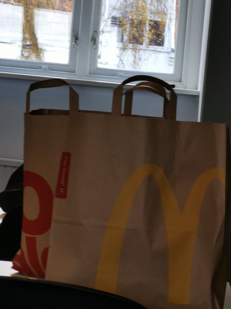 LqAzuli's tweet photo. Who else got the gamer grub 
like us 🍔🍔
#GGSHallowjam
#GGSFallJam https://t.co/ndZUge8icQ