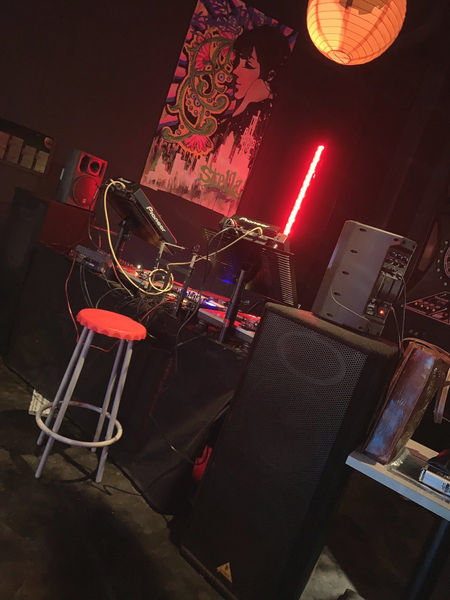 オープンしましたー‼️

1:20からtranceやるので踊りにきてね♪
てか飲む相手いないからみんな早く来て
