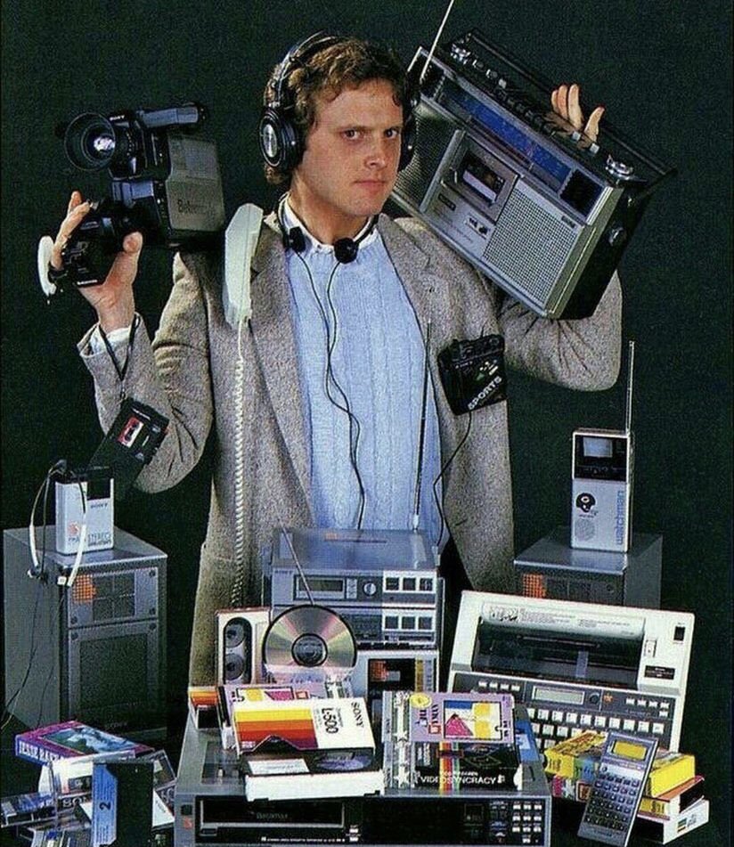 JonErlichman's tweet photo. Things needed 30 years ago to do what a smartphone does today: https://t.co/cjAdCULucp