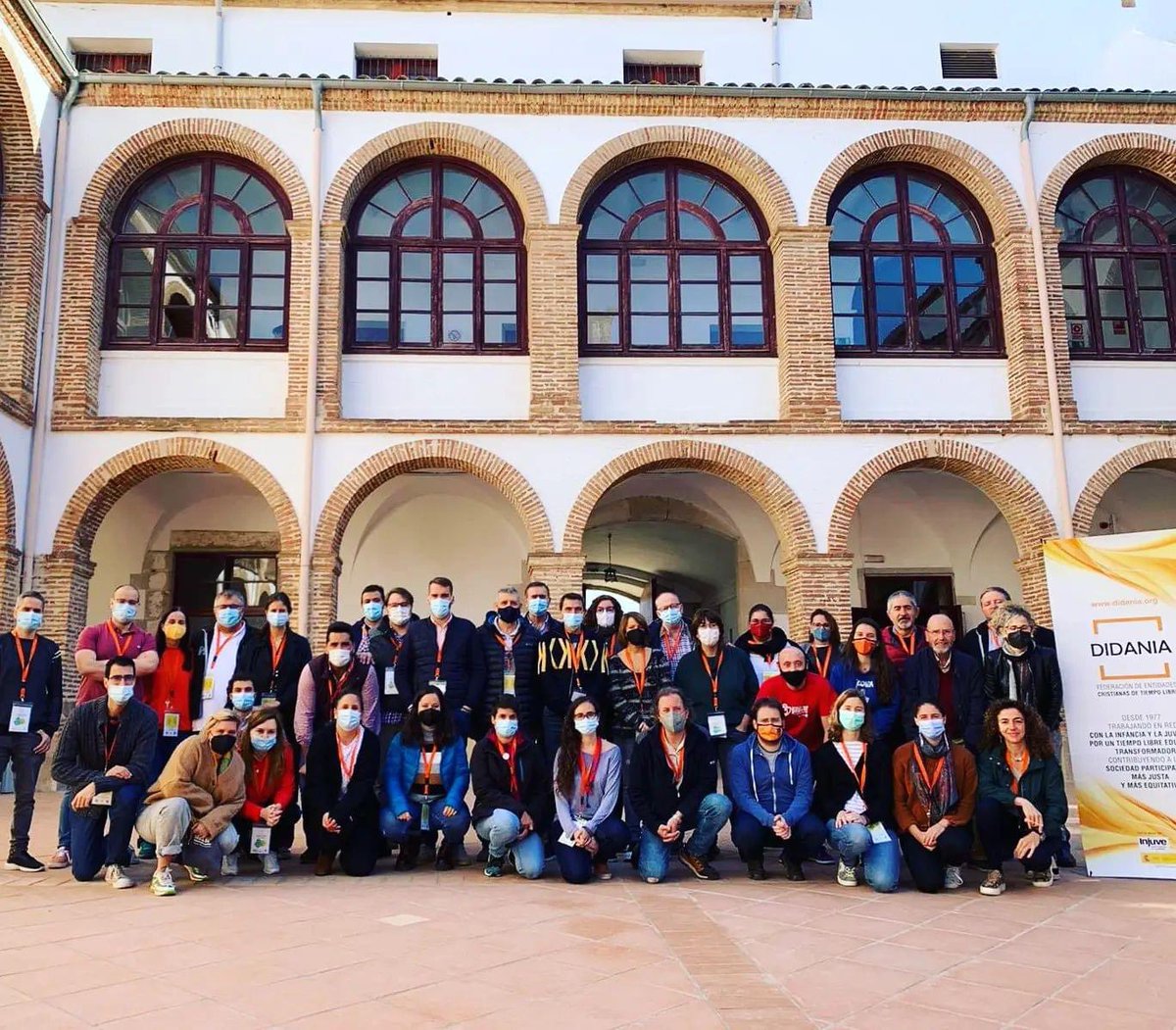 EscuelaEcham's tweet photo. La @EscuelaEcham junto con @MarChaCompostl  está participando en la LXXII Assemblea de @didaniaenred en Barcelona. Toca agradecer a María Valencia su trabajo y dedicación como presidenta de @didaniaenred . Y Gracias @Fundperetarres  por la acogida. #TLE https://t.co/yqfjKRYPO8