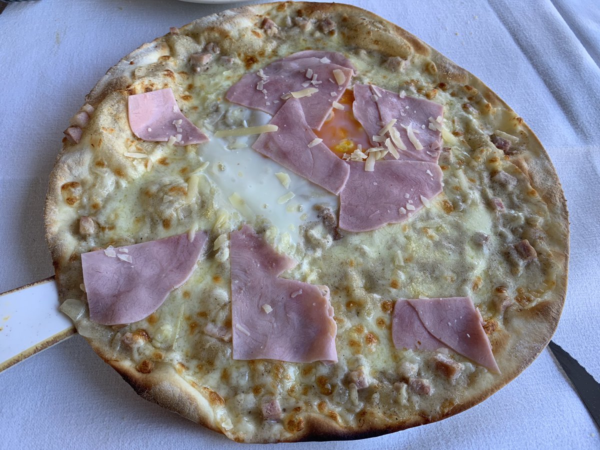 diliz13's tweet photo. #FotoComida lo mejor de todo el cortapizzas 🤣🤣🤣 https://t.co/9dMK1QEuwC