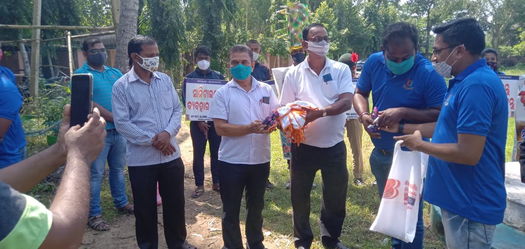 alumni_my's tweet photo. Today MY NCC ALUMNI ASSOCIATION, Kendrapara  Autonomous College made an COVID Awareness Programme among the Students of High Schools' of Kendrapara District and also distributed Mask, Sanitizer. https://t.co/EERPsQ5o5W